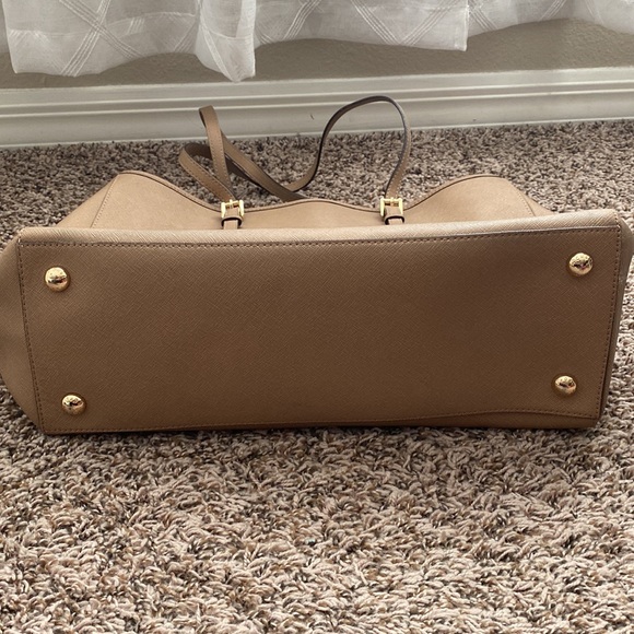 Michael Kors MK Solid Tan Saffiano Leather Purse - Picture 5 of 14